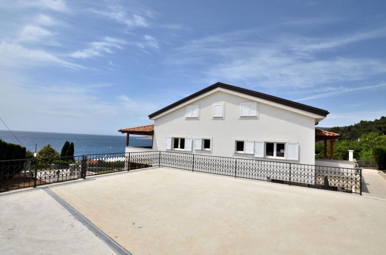 Apartments Villa Sofia Martinscica  Bagian luar foto