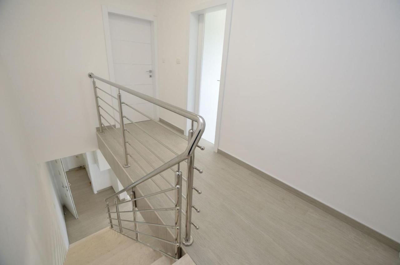Apartments Villa Sofia Martinscica  Bagian luar foto