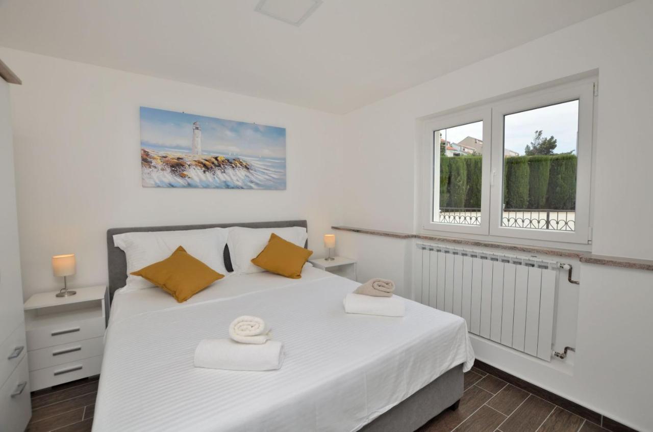 Apartments Villa Sofia Martinscica  Bagian luar foto