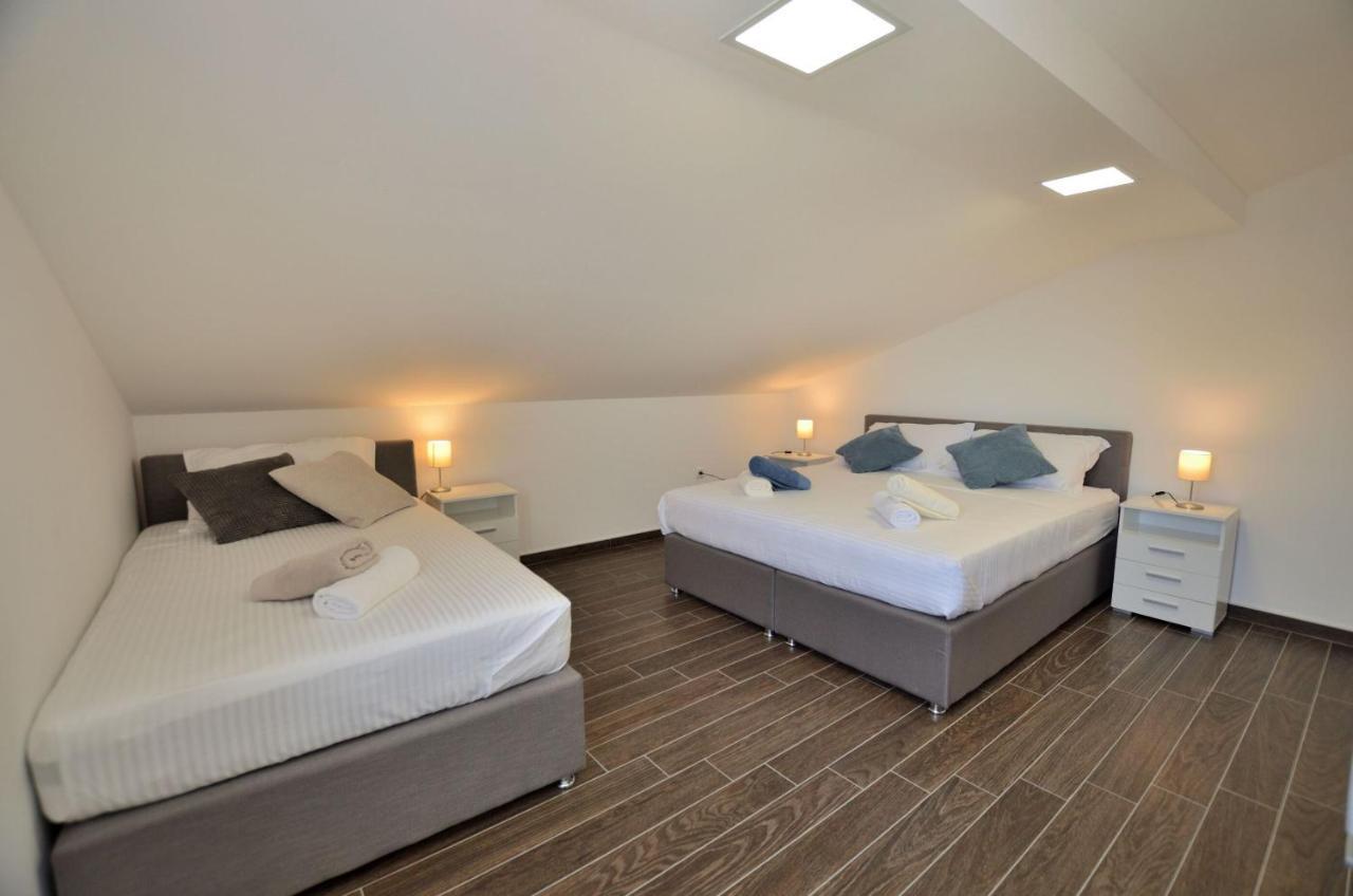 Apartments Villa Sofia Martinscica  Bagian luar foto