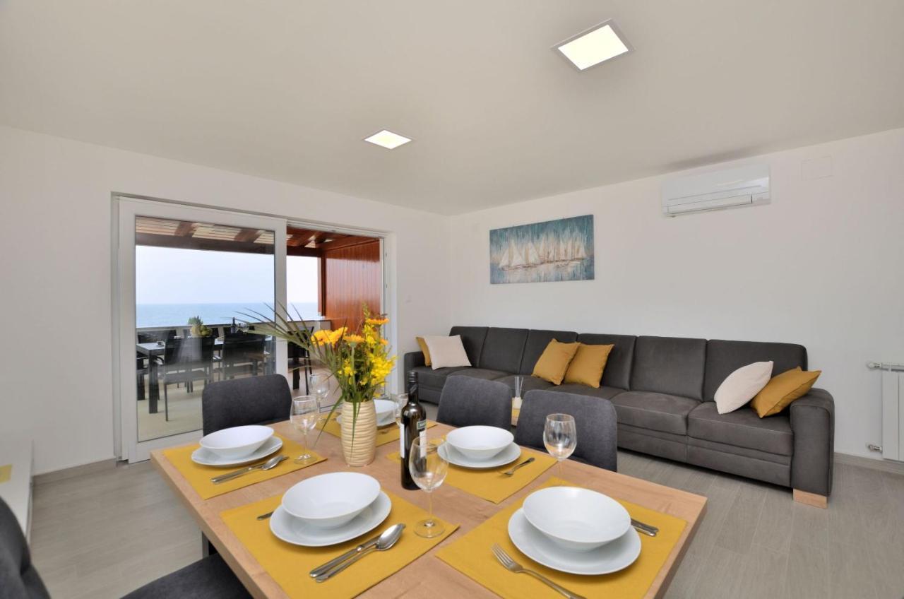 Apartments Villa Sofia Martinscica  Bagian luar foto