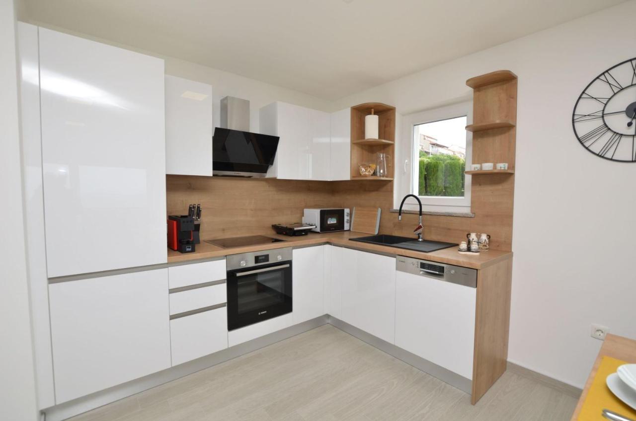Apartments Villa Sofia Martinscica  Bagian luar foto