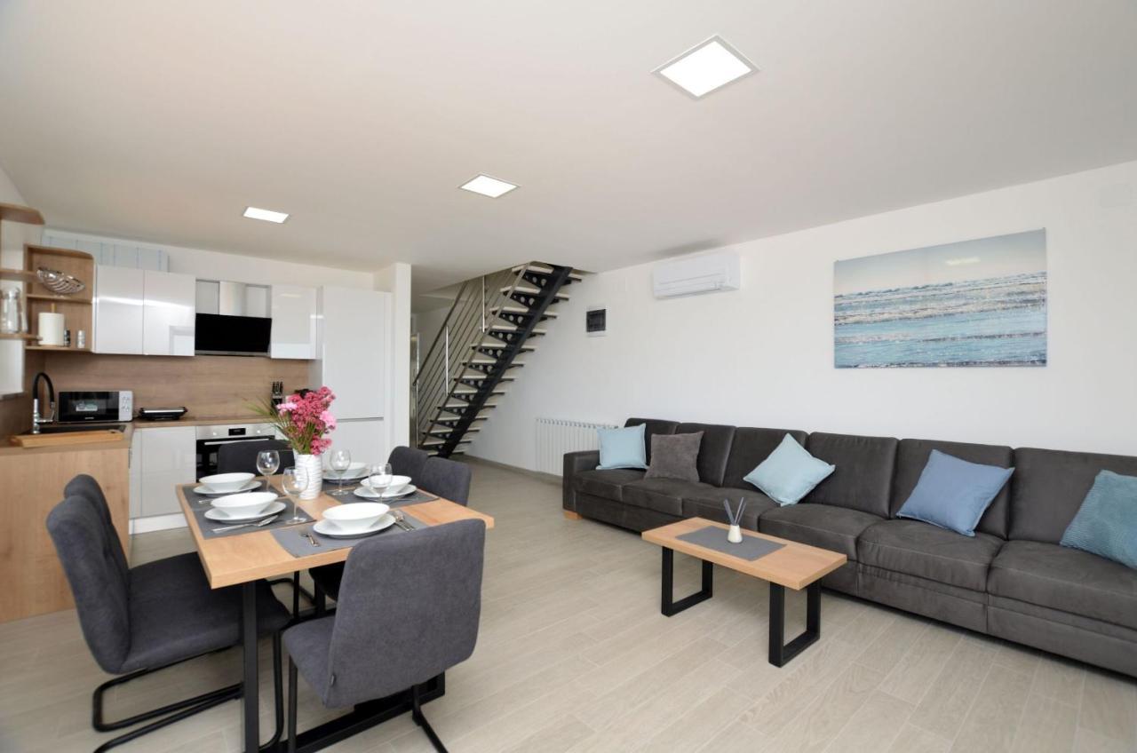 Apartments Villa Sofia Martinscica  Bagian luar foto