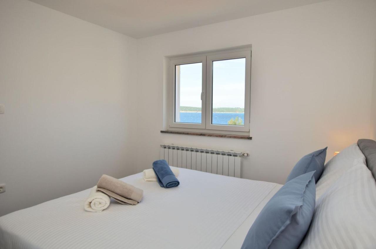 Apartments Villa Sofia Martinscica  Bagian luar foto