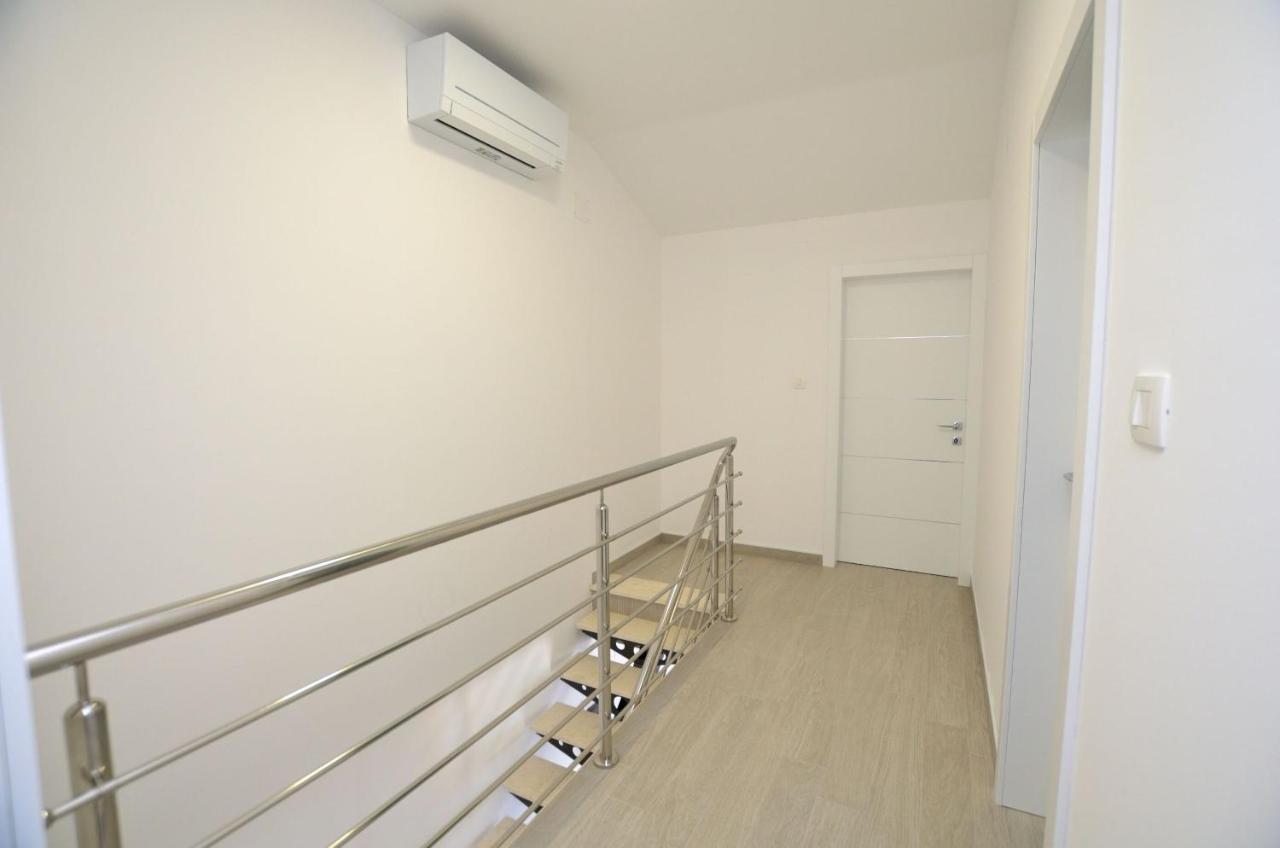 Apartments Villa Sofia Martinscica  Bagian luar foto